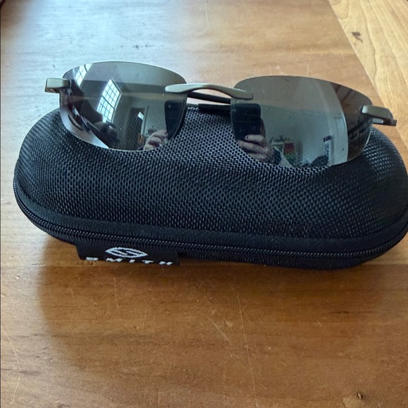 Smith Women’s Sunglasses - Picture 2 of 9